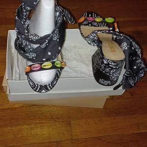 NWB Schutz Bandana print Sandal w/color 🐚